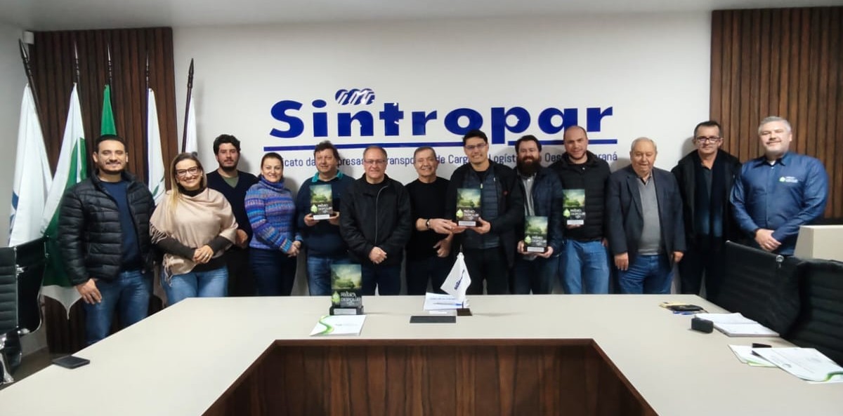 Empresas associadas recebem Troféu Prêmio Despoluir em evento realizado no SINTROPAR